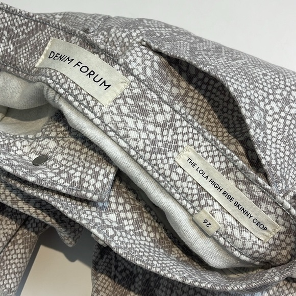 Denim Forum Aritzia The Lola High Rise Skinny Crop Jeans Snake Skin Size 26 - Picture 11 of 11